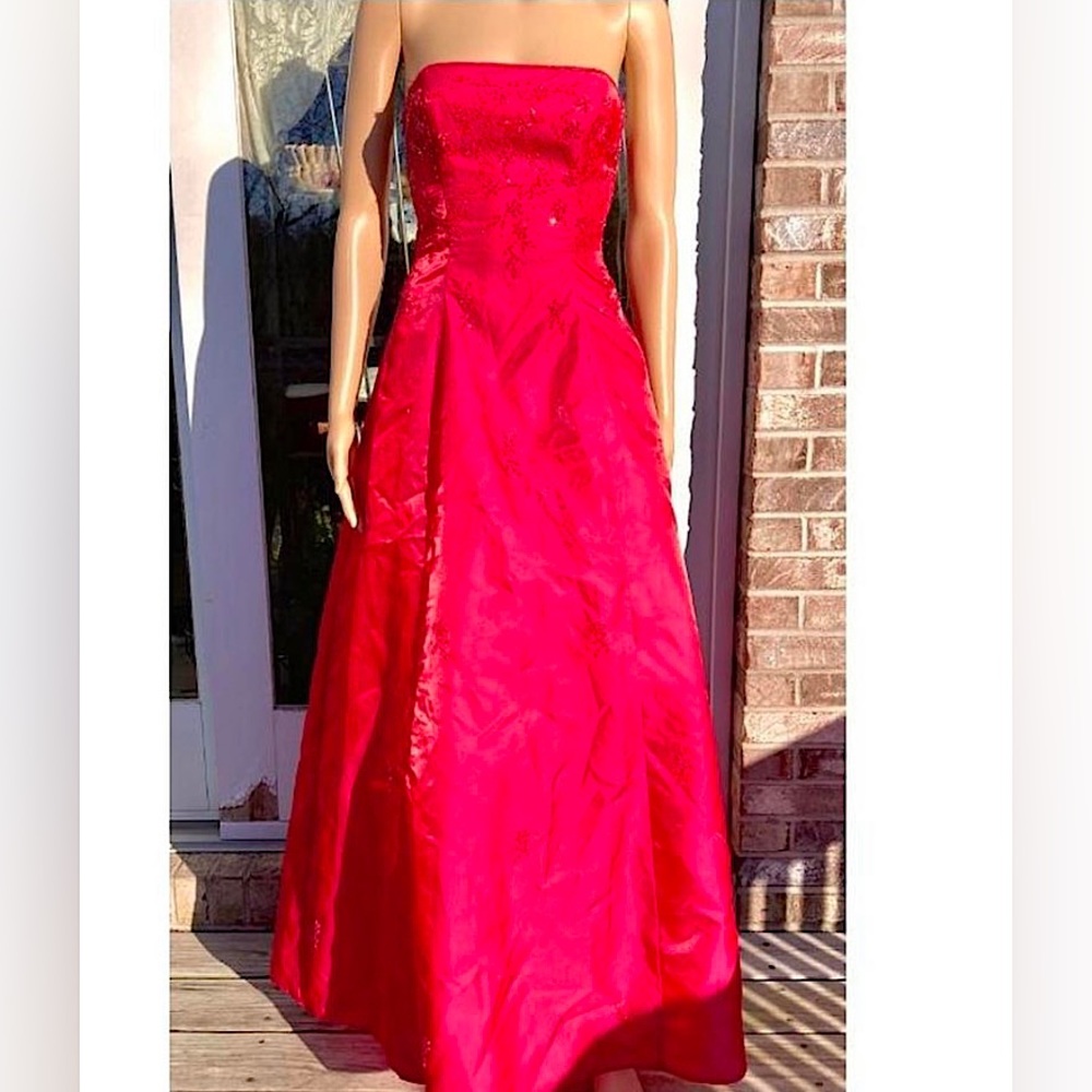 90s/Y2K Bright Red Beaded Strapless Gown Prom Dress Ball Gown